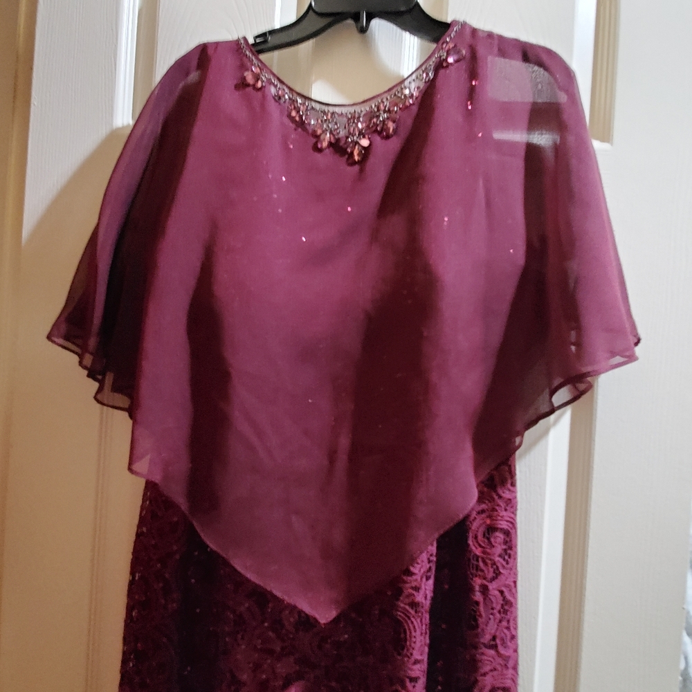 Beautiful formal dress w Sheer cape
